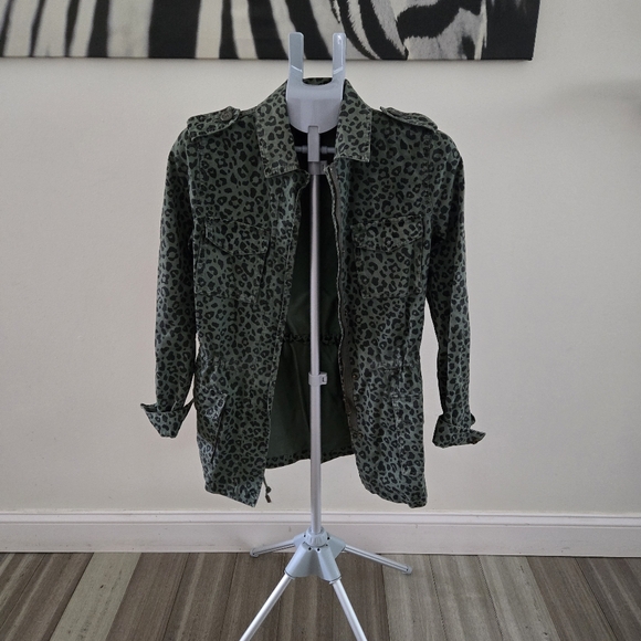 Forever21 green leopard anorak drawstring casual fall jacket - Picture 3 of 7